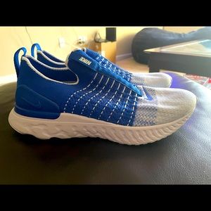 Nike Men's React Phantom Run Flyknit 2 Running Shoe